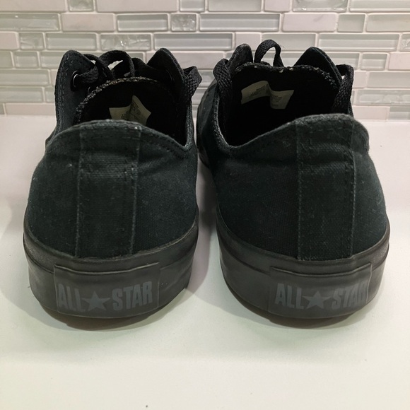 Converse Low-Top all jet black. Size 10.5 - Picture 4 of 11
